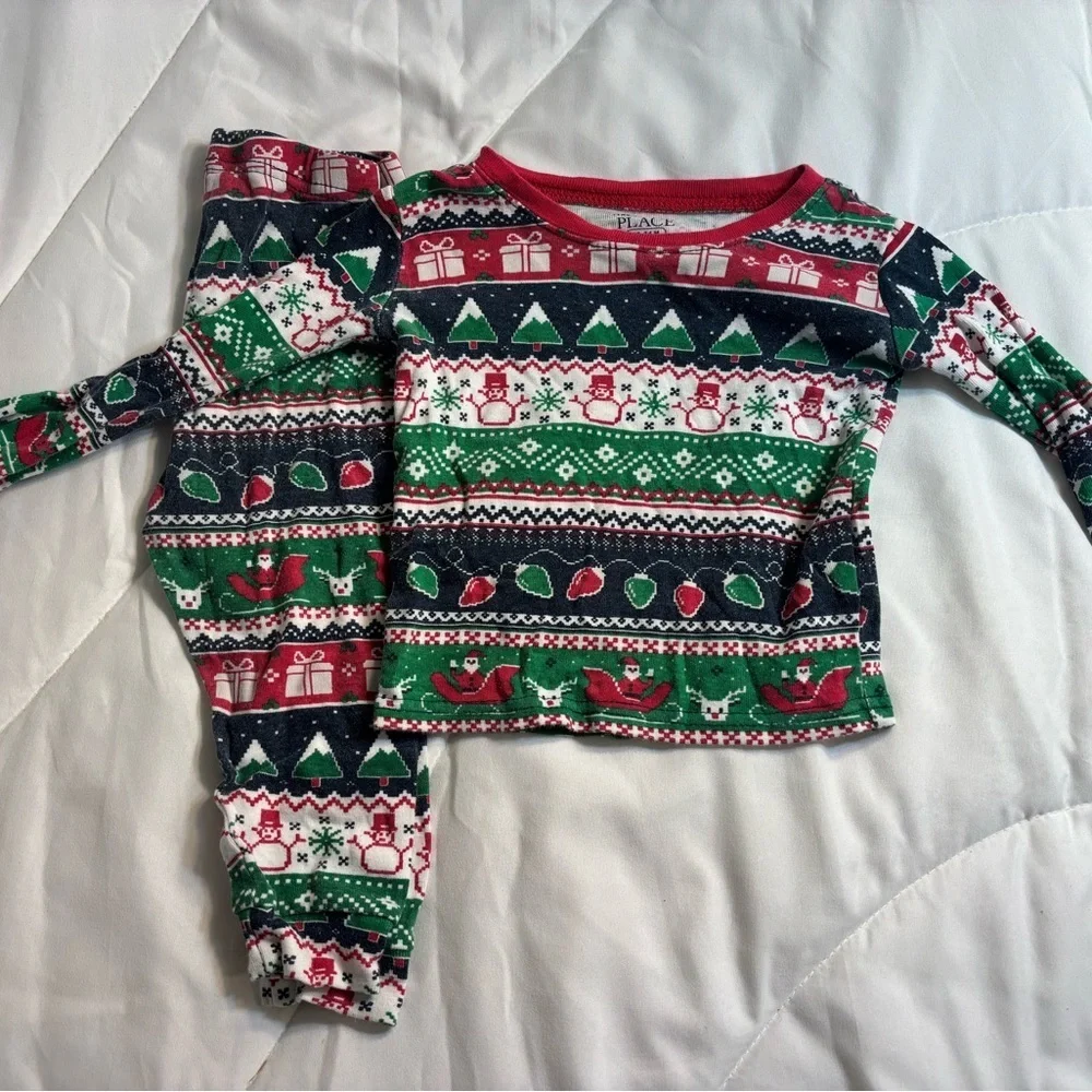 The Children's Place 18-24 months Festive holiday Pajama Set - pants and shirt